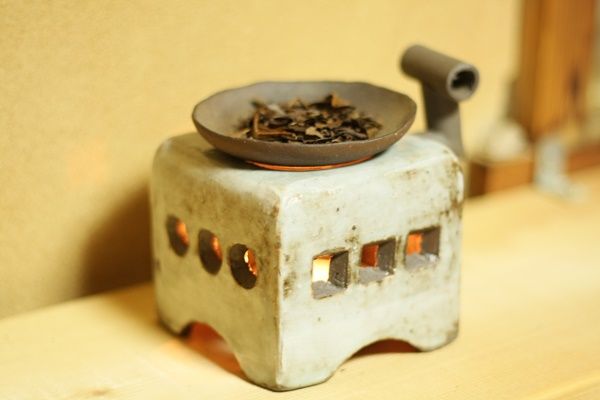 Houjicha: A Multi-Sensory Journey into the World of Roasted Green Tea